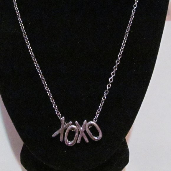 Woman's silver tone xoxo necklace - Picture 1 of 2